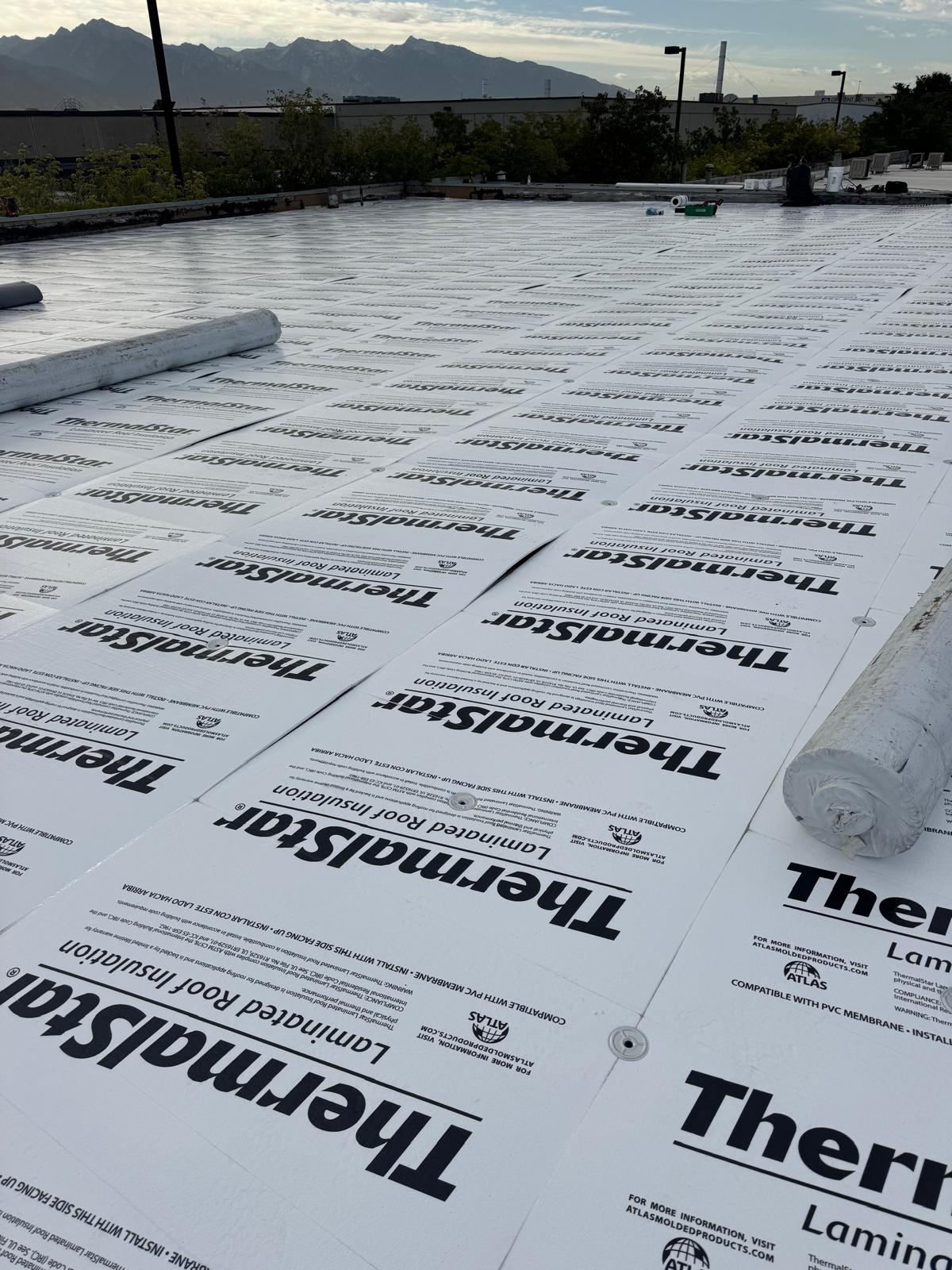 Commercial roof insulation installation